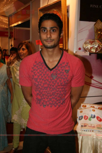 Prateik Babbar photos
