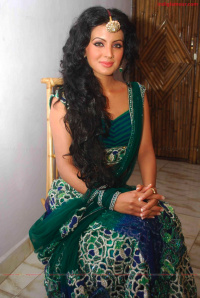Geeta Basra photos