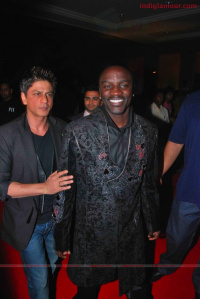 SRK and Akon bash photos