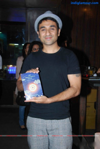 Farhan Akhtar Gul Panag launches Wednesday Soul Novel Photos Hindi Event photos