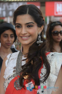 Sonam Kapoor At Hello Classic Racing Event Photos Hindi Event photos