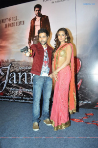 Esha Gupta Hindi Actress photo