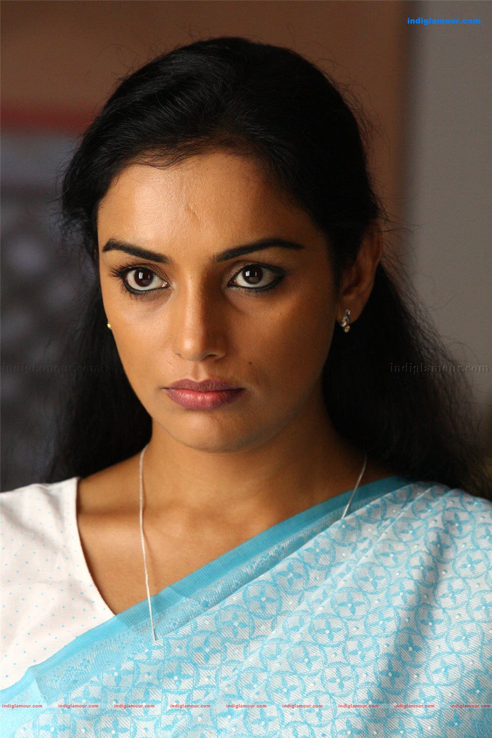 http://i.indiglamour.com/photogallery/malayalam/actress/2011/feb15/Swetha-Menon/normal/Swetha-Menon_22489.jpg