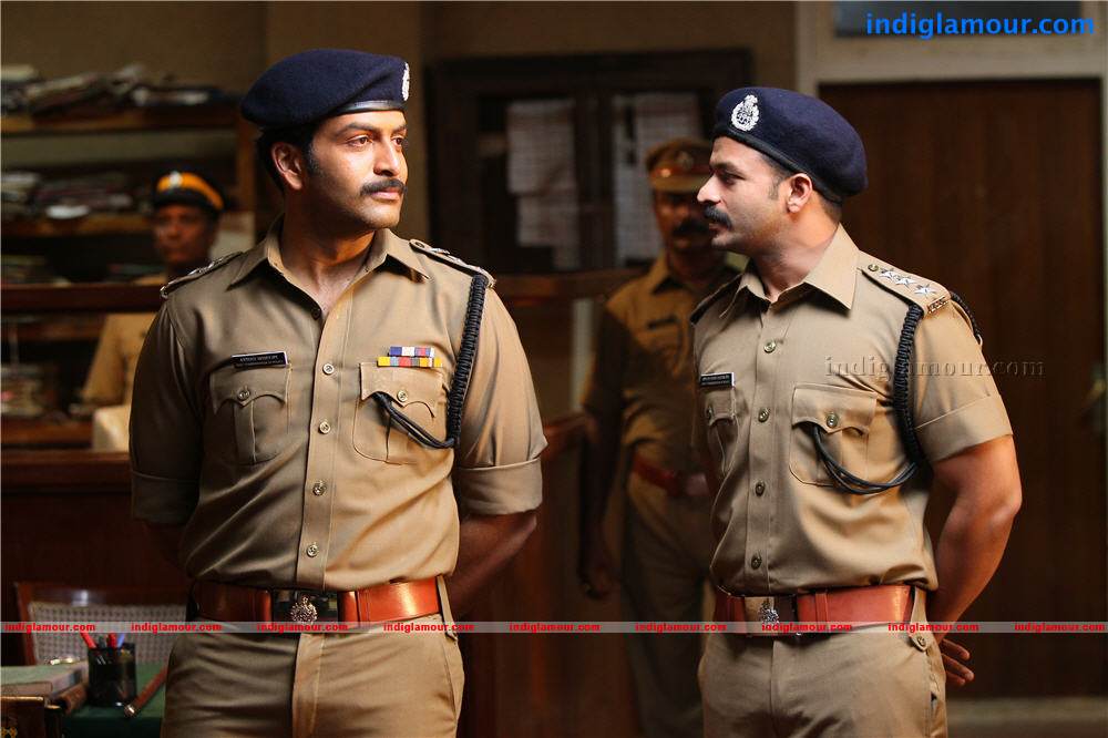 [Image: Mumbai-Police_15808.jpg]