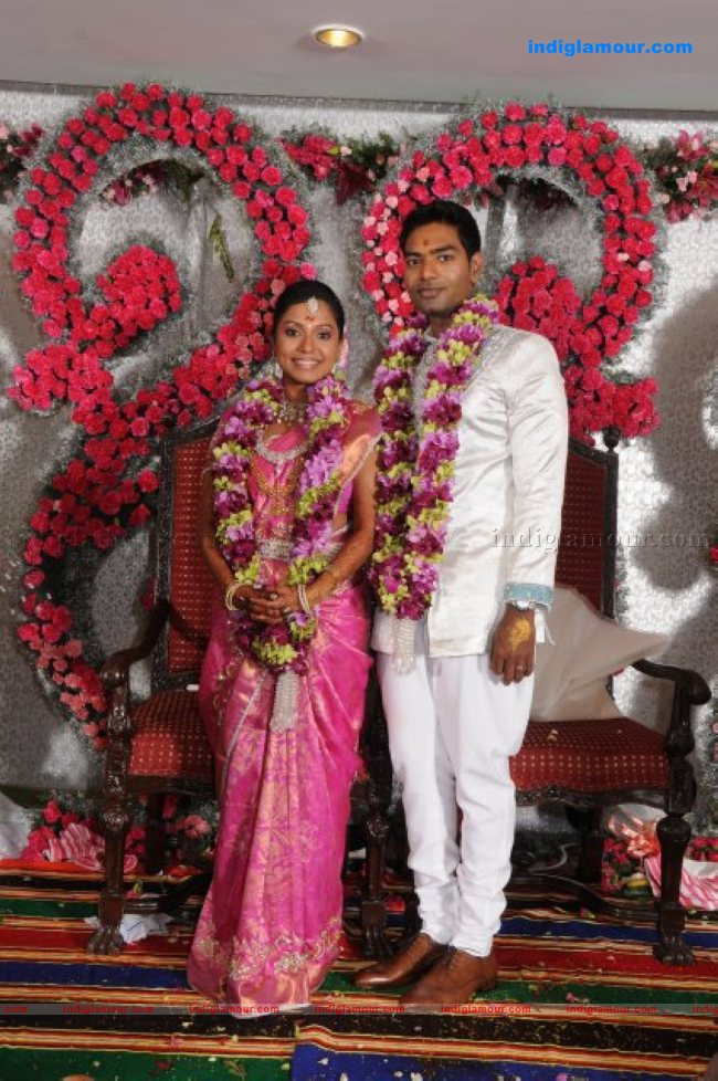 INDIAN ACTRESS APARNA PILLAI ENGAGEMENT WEDDING RECEPTION MARRIAGE PHOTOS