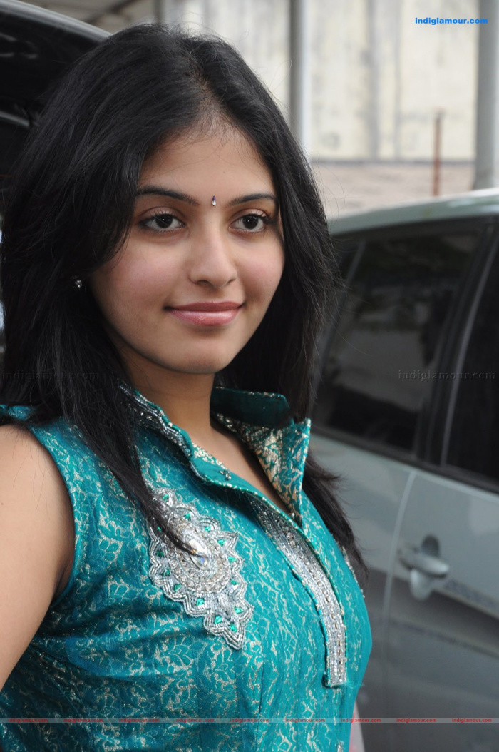 http://i.indiglamour.com/photogallery/tamil/freshface/2011/jan29/Anjali/normal/Anjali_30506rs.jpg