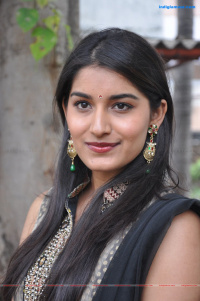 Uthara photos