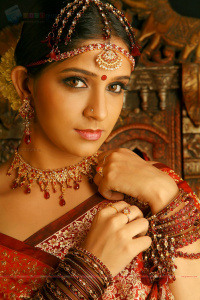 Edhuvum Nadakkum photos