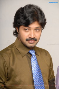 Konjam Poi Niraiya Kaathal photos