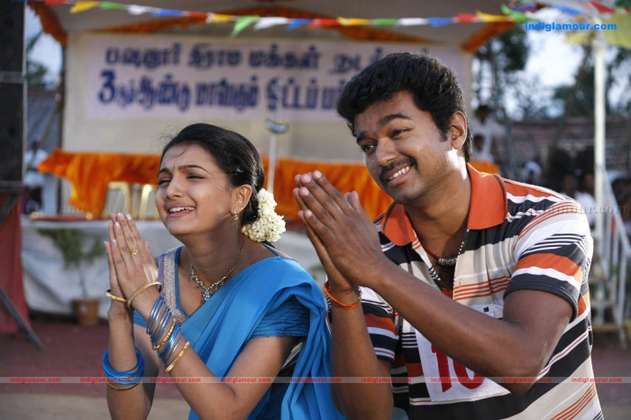http://i.indiglamour.com/photogallery/tamil/movies/2011/may06/Velayutham/wide/Velayutham_16219rs.jpg