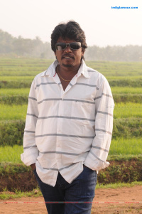 Paakkanum Pola Irukku photos