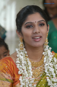 Marupadiyum Oru Kadhal photos