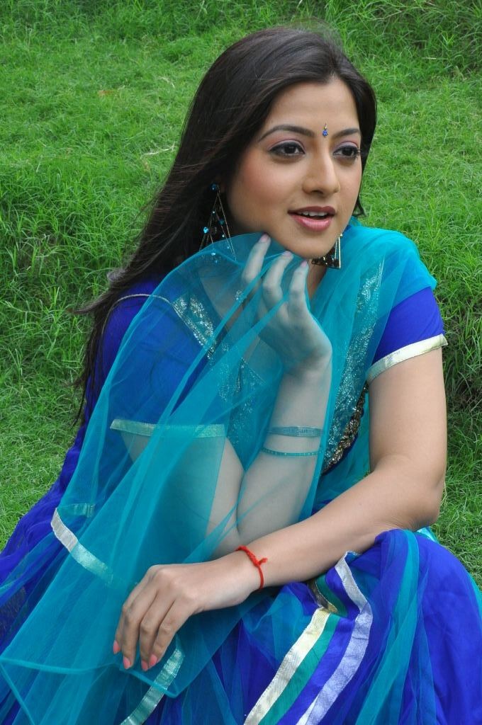 Keerthi Chawla Actress Photo Image Pics And Stills