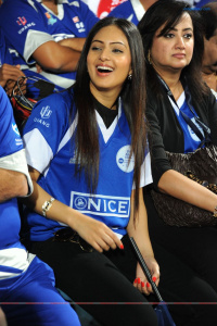 Karnataka Bulldozers Vs Mumbai Heroes photos
