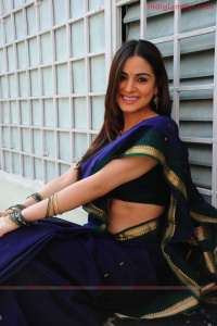 Shradha Arya photos