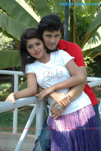 Chetilo Cheyyesi Telugu Movie photos