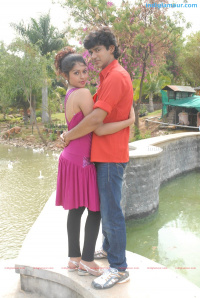 Chetilo Cheyyesi Telugu Movie photos