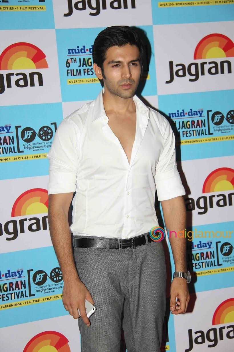 Kartik Aaryan Actor hd photo