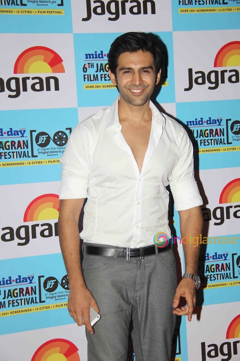 Kartik Aaryan Actor hd photo