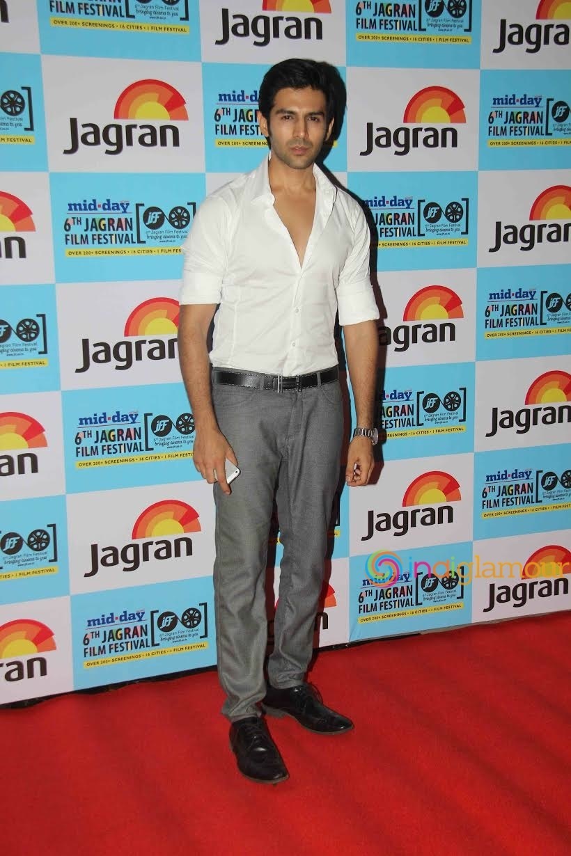 Kartik Aaryan Actor hd photo