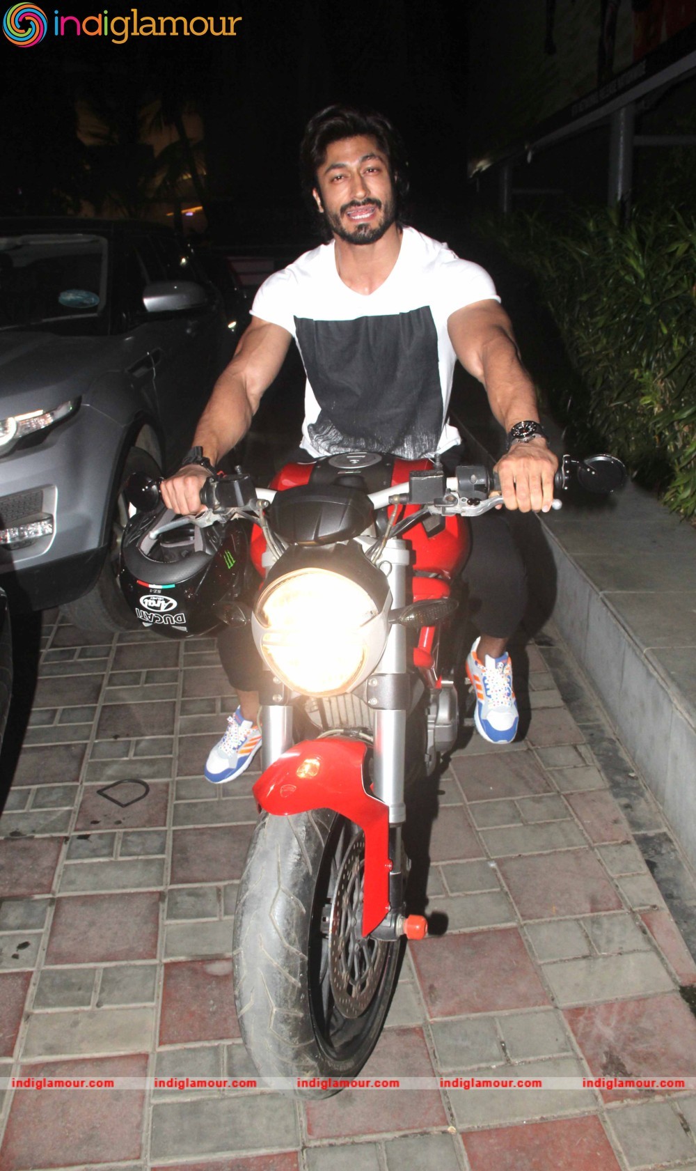 Vidyut Jammwal Actor hd photo