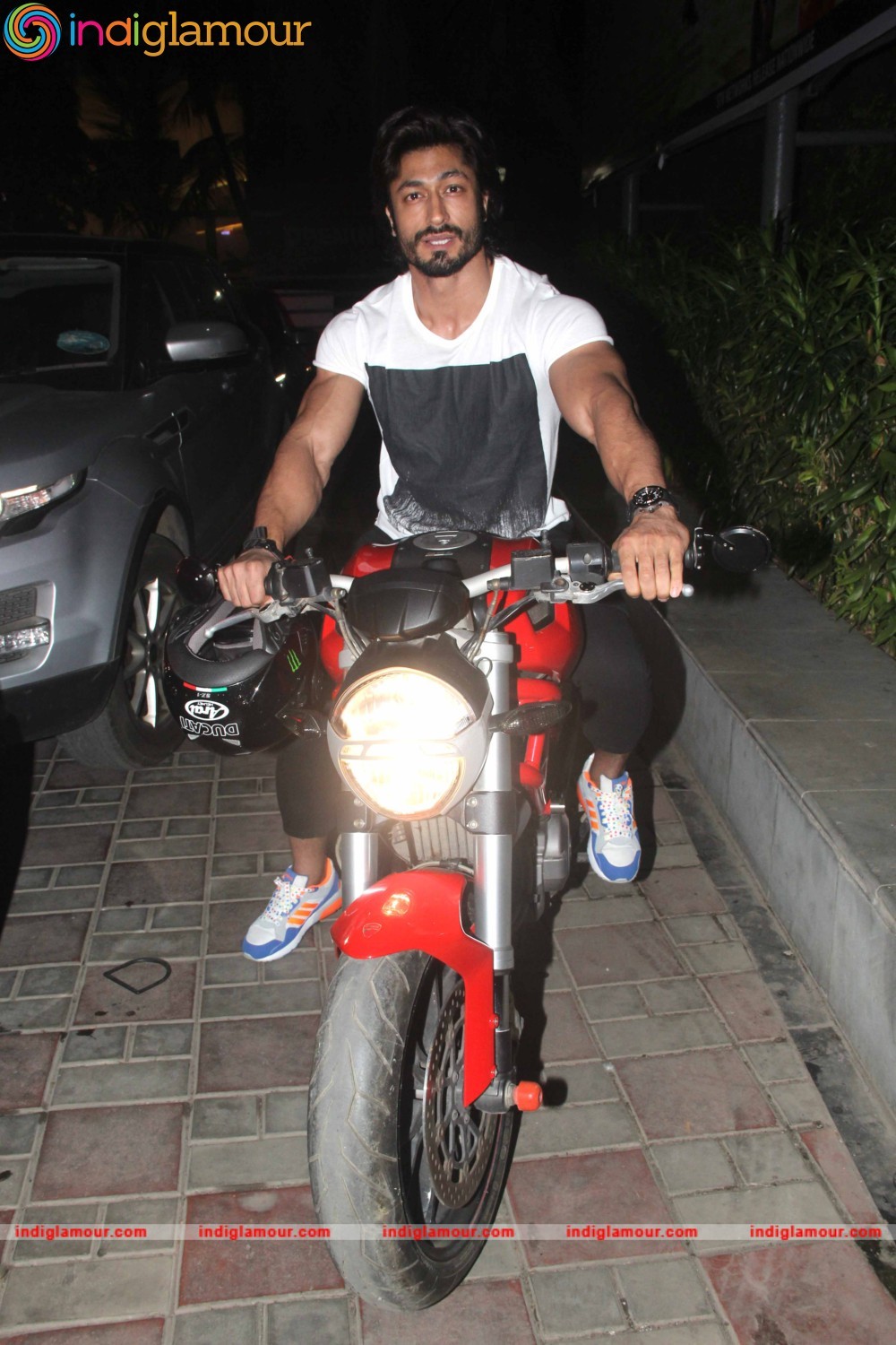 Vidyut Jammwal Actor hd photo