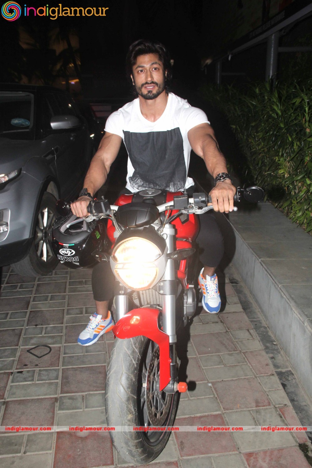 Vidyut Jammwal Actor hd photo
