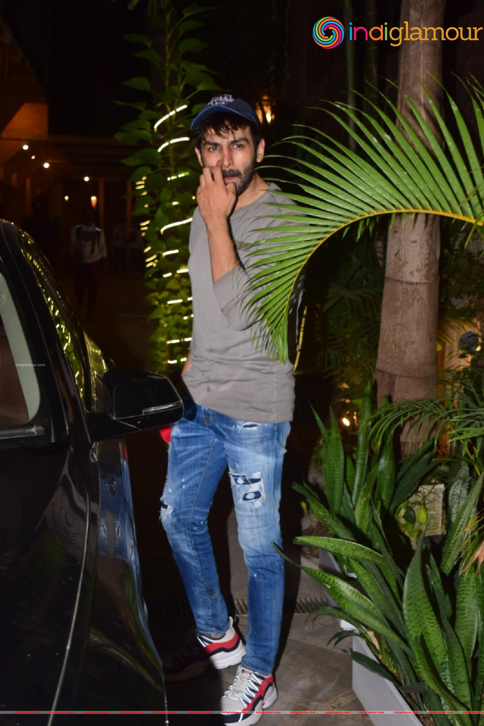 Kartik Aaryan Actor hd photo