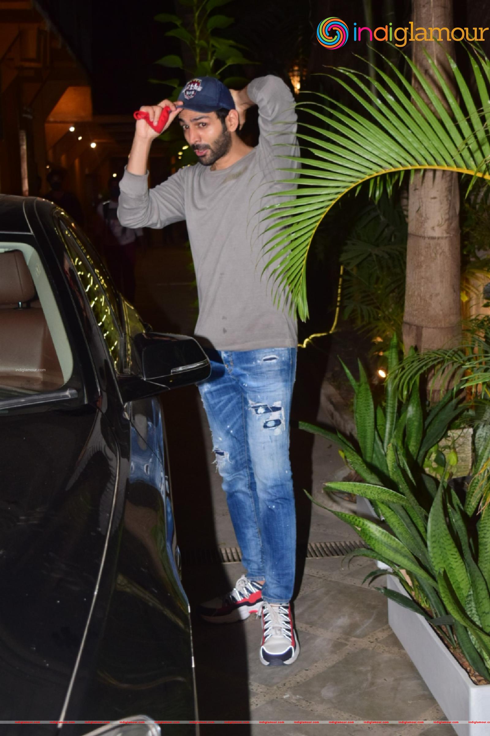 Kartik Aaryan Actor hd photo