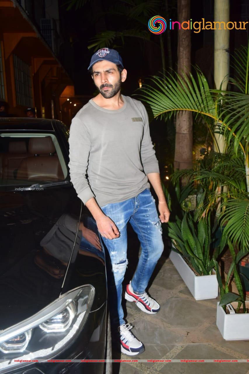 Kartik Aaryan Actor hd photo