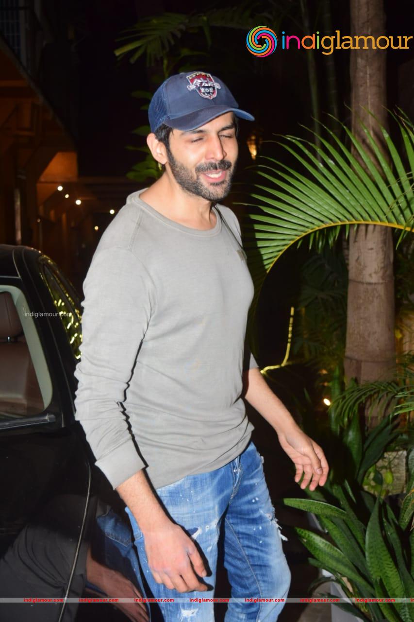 Kartik Aaryan Actor hd photo