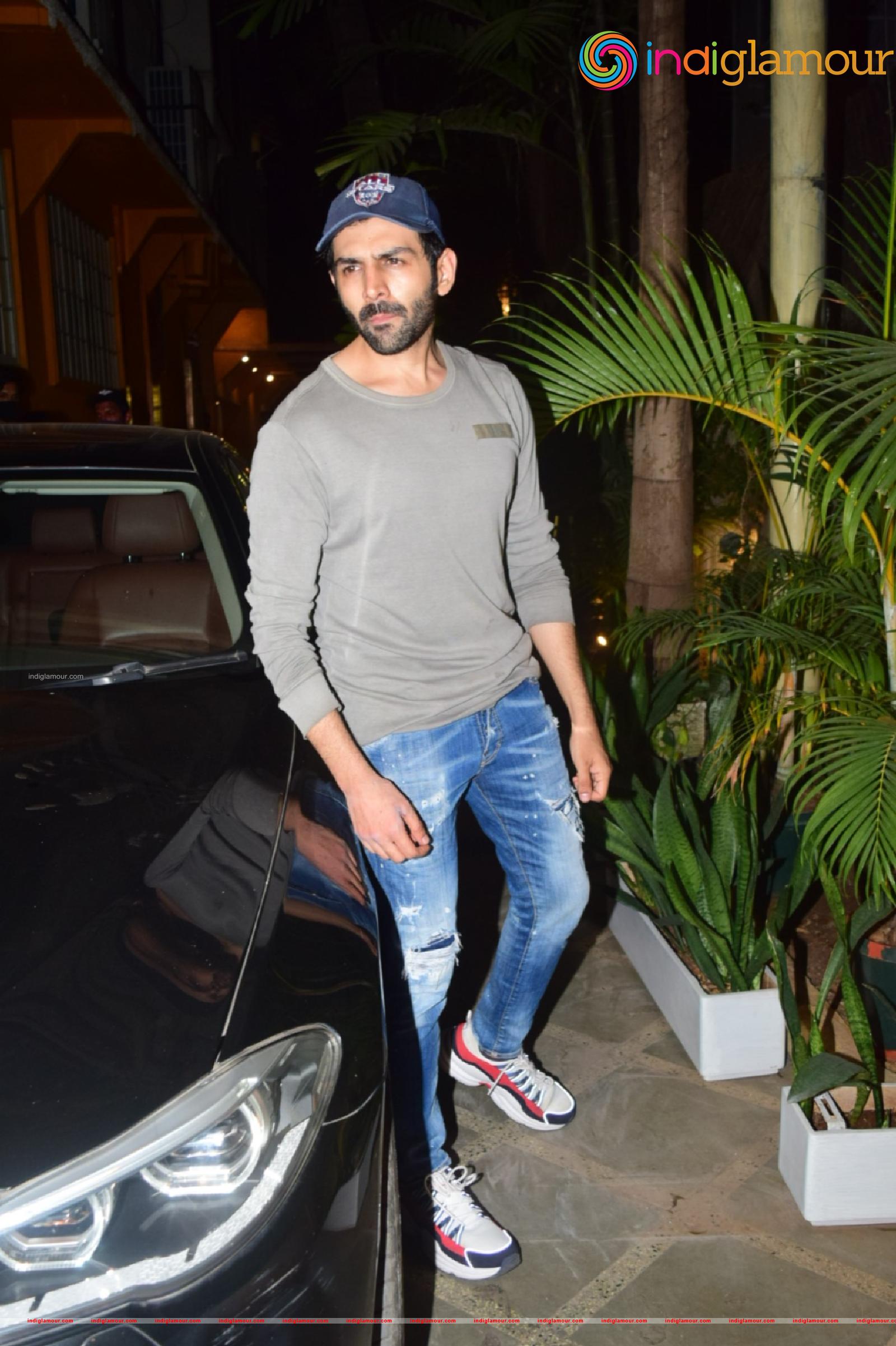 Kartik Aaryan Actor hd photo