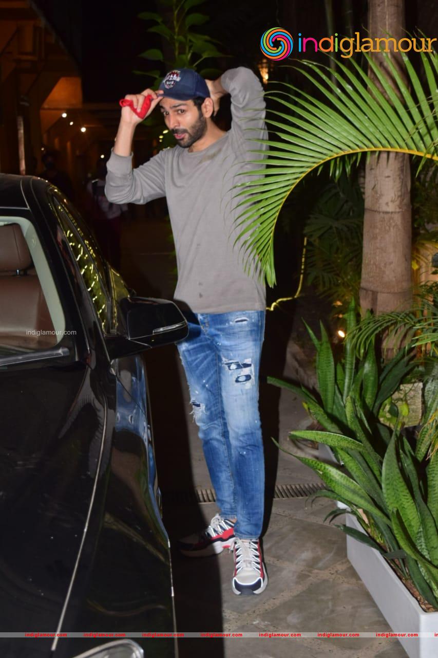 Kartik Aaryan Actor hd photo