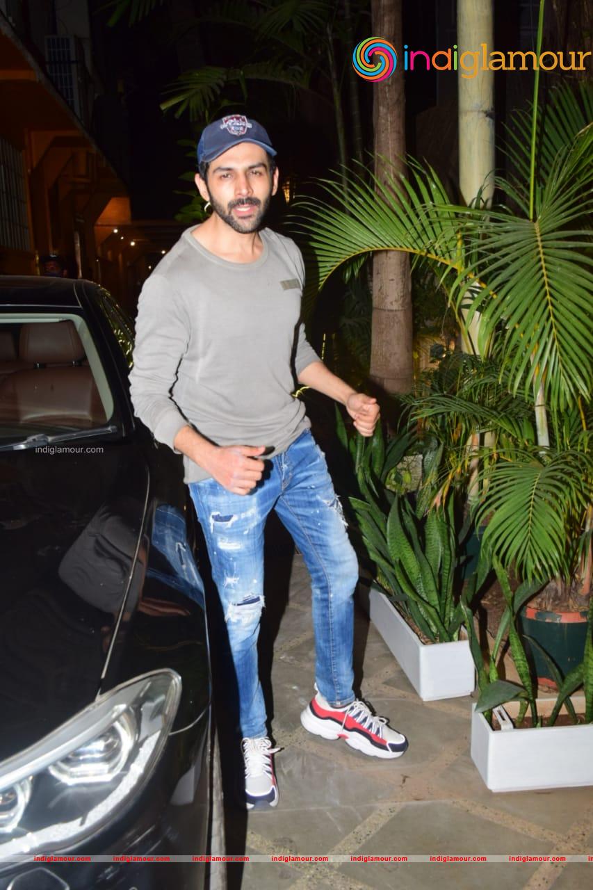 Kartik Aaryan Actor hd photo