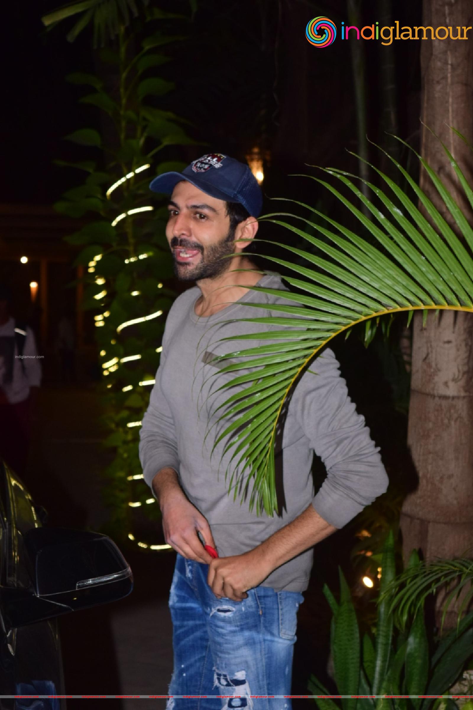 Kartik Aaryan Actor hd photo