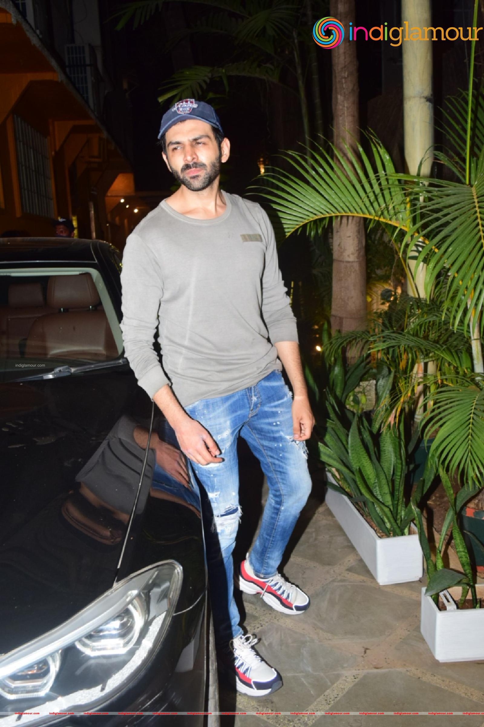Kartik Aaryan Actor hd photo