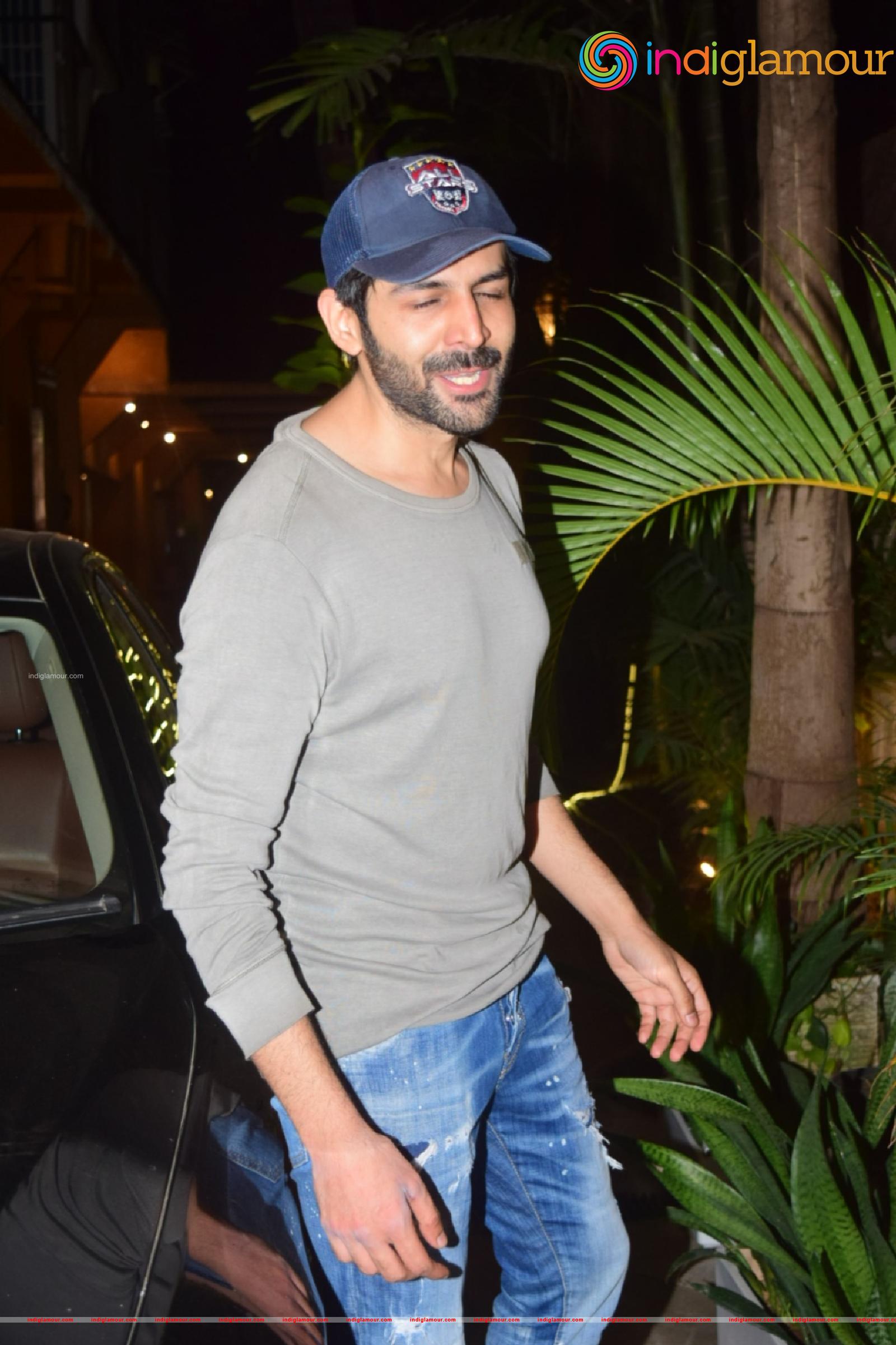 Kartik Aaryan Actor hd photo