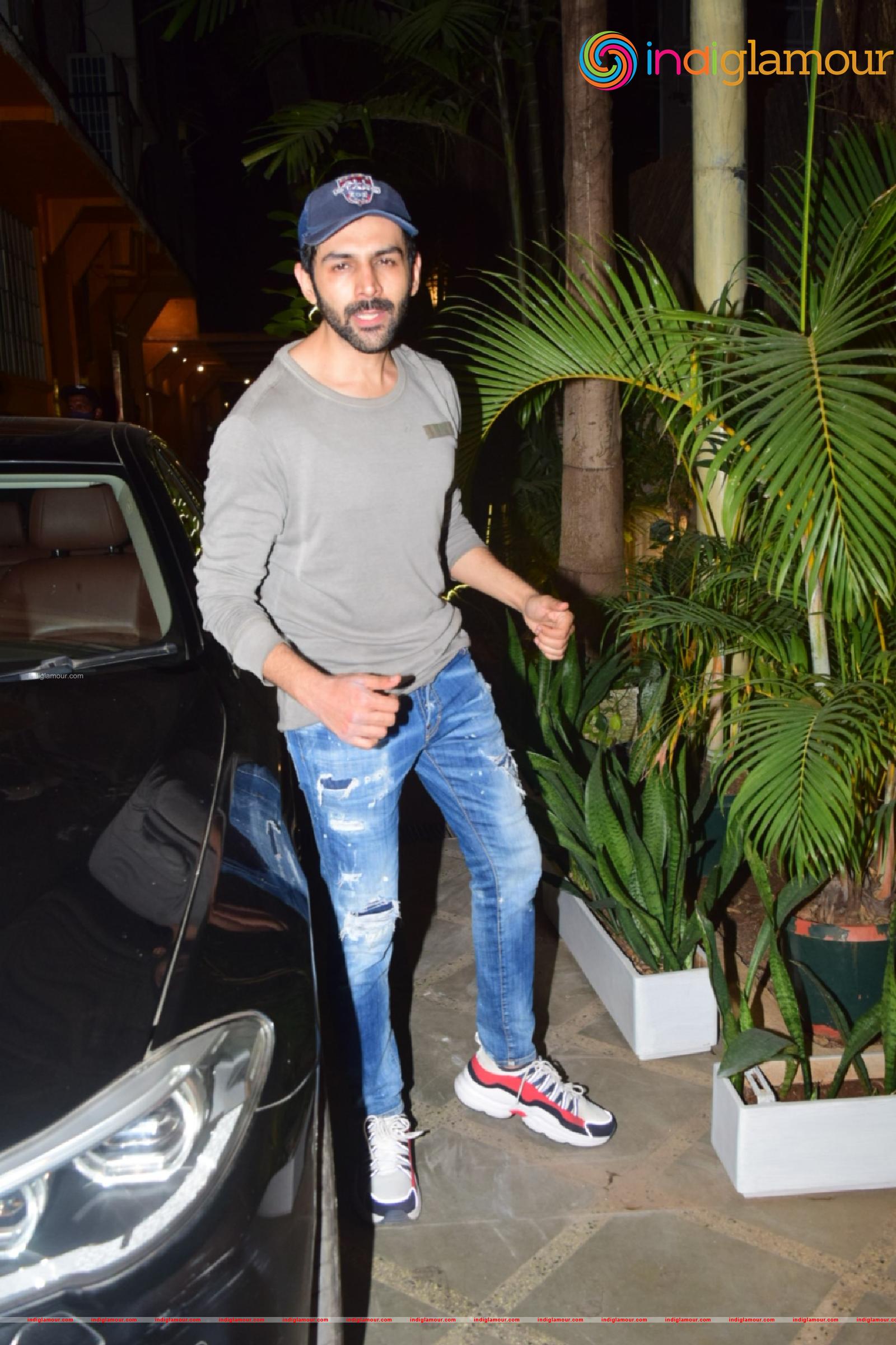 Kartik Aaryan Actor hd photo