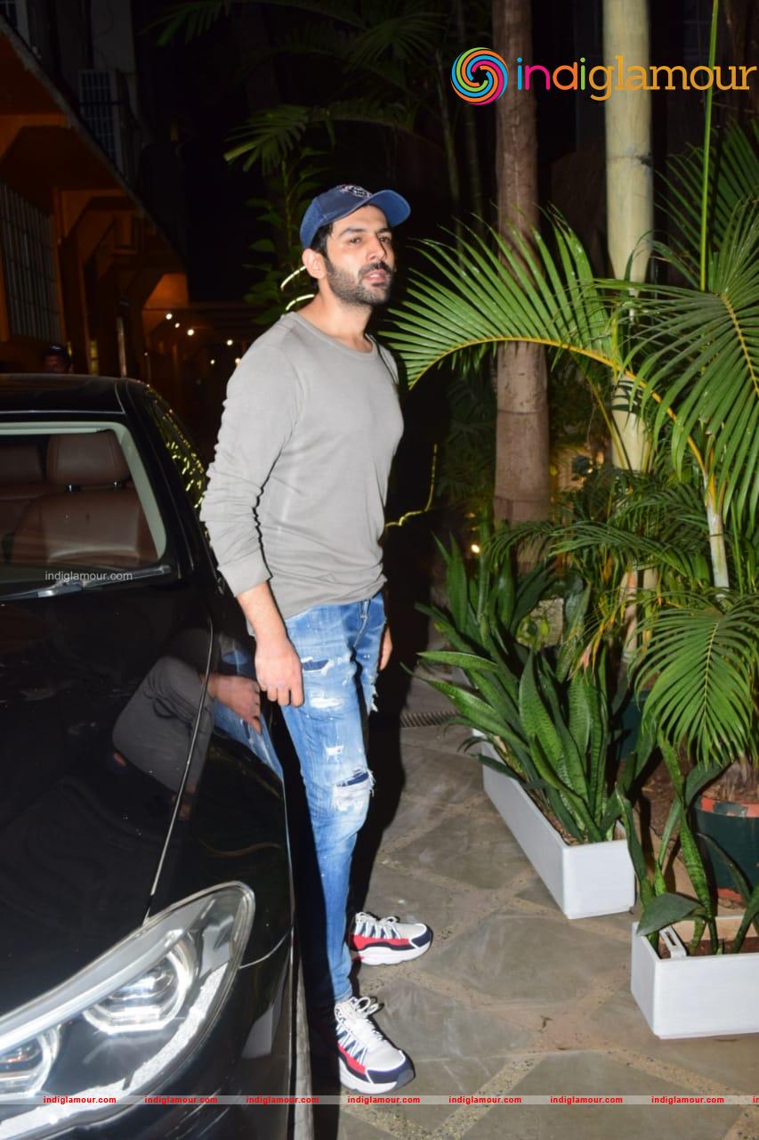 Kartik Aaryan Actor hd photo
