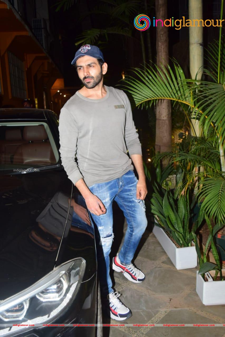 Kartik Aaryan Actor hd photo