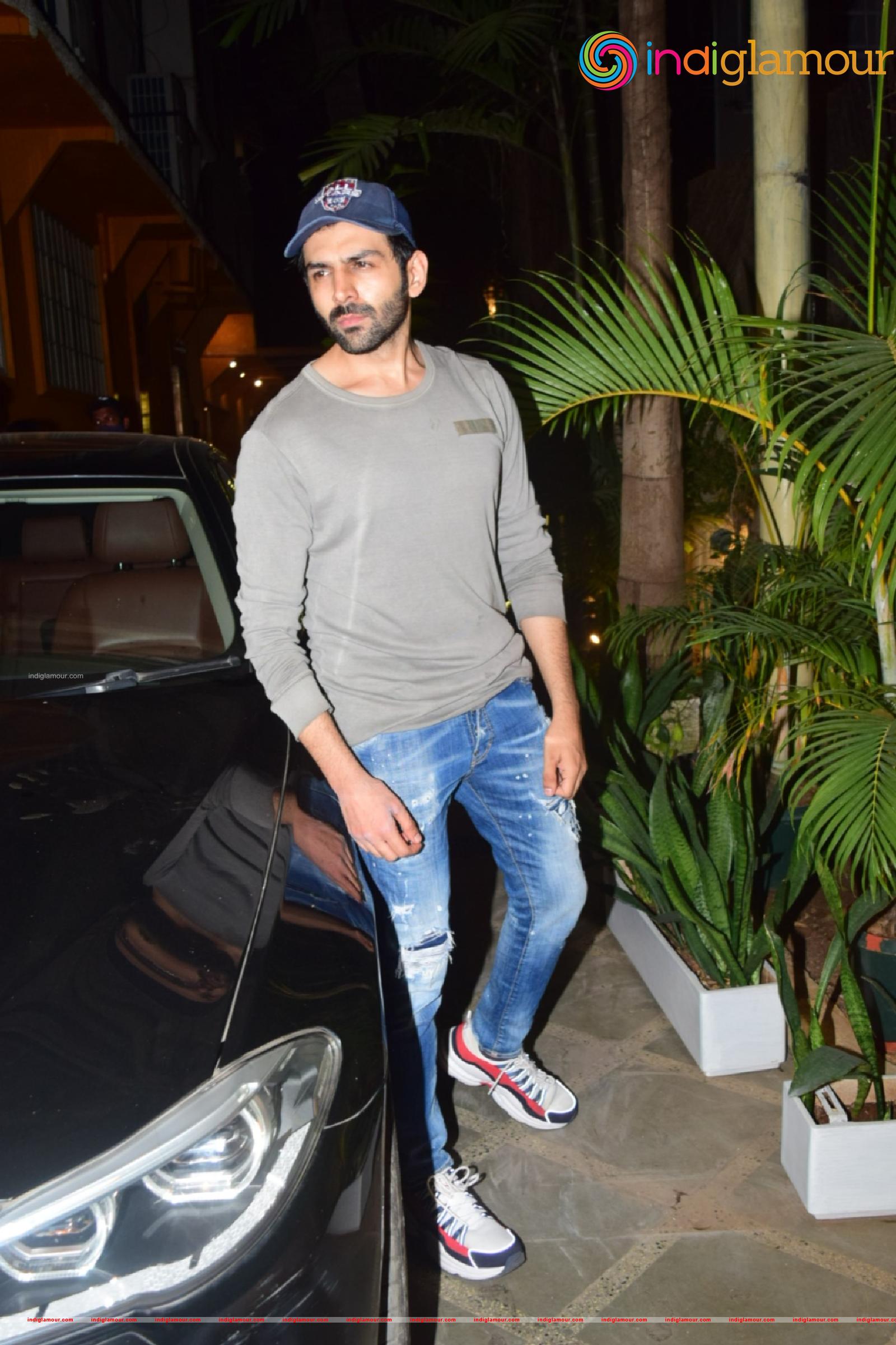 Kartik Aaryan Actor hd photo