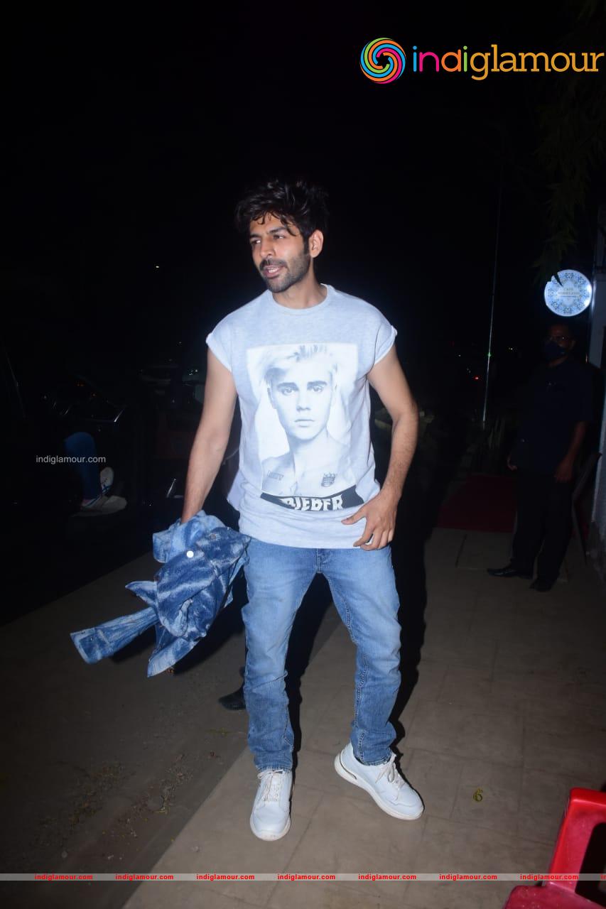 Kartik Aaryan Actor hd photo