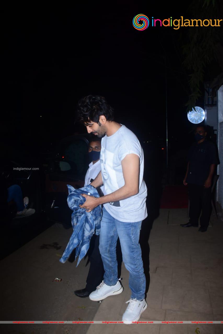 Kartik Aaryan Actor hd photo
