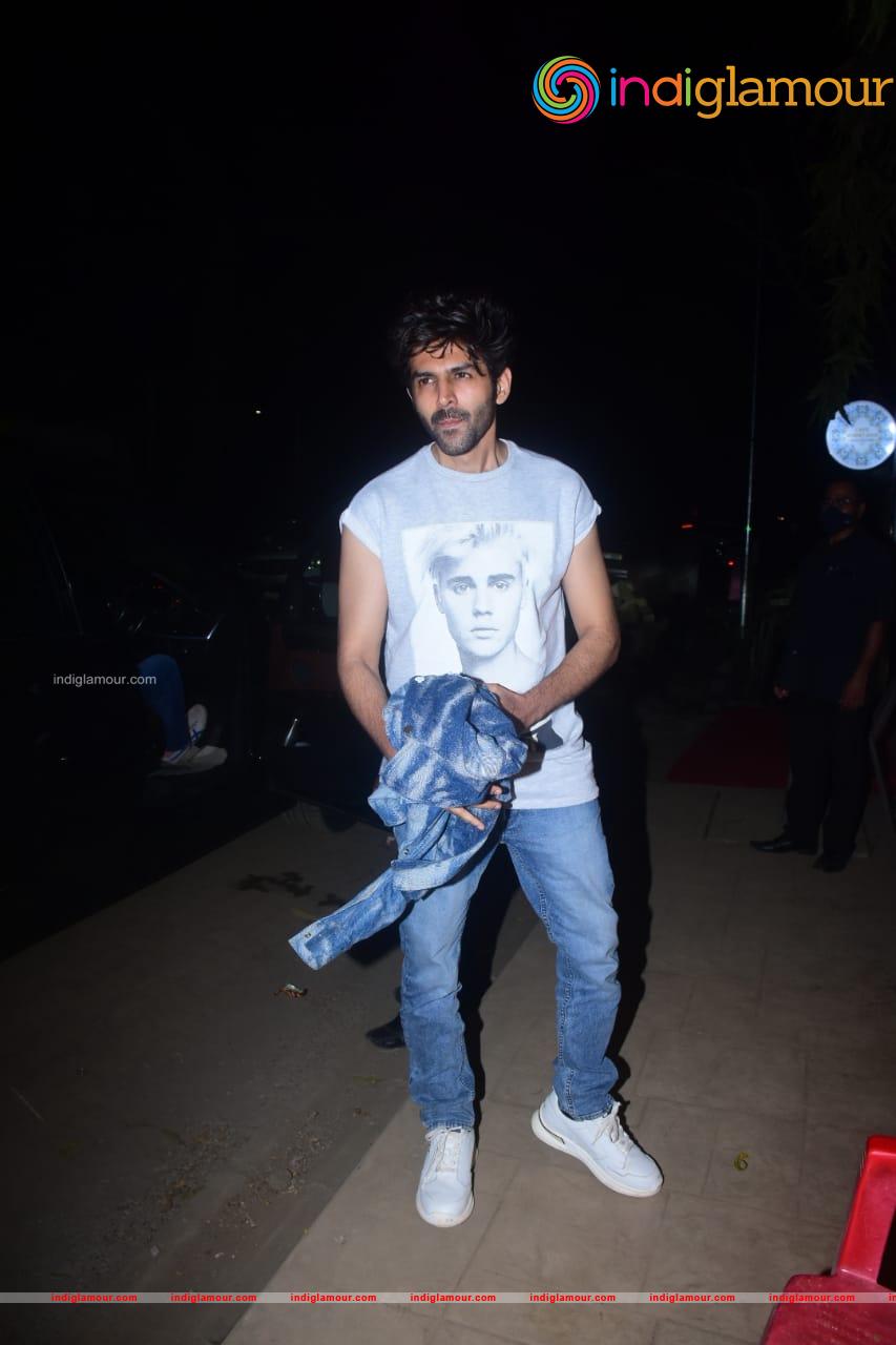 Kartik Aaryan Actor hd photo