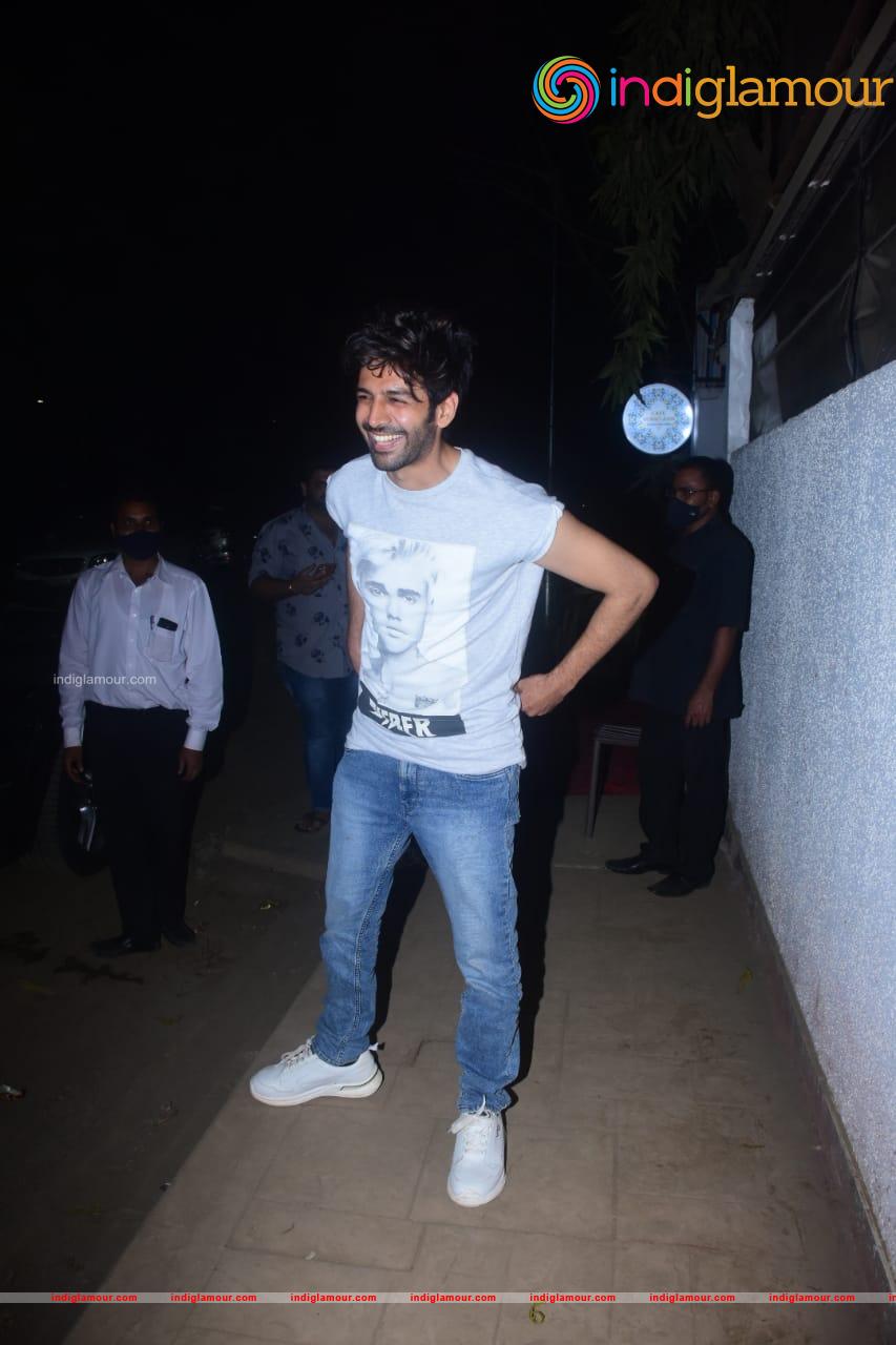 Kartik Aaryan Actor hd photo