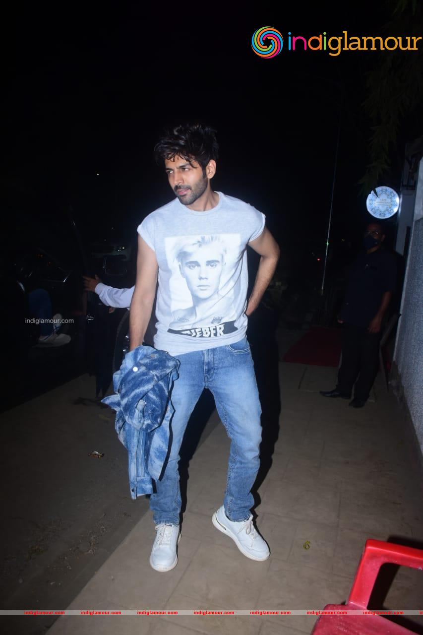 Kartik Aaryan Actor hd photo