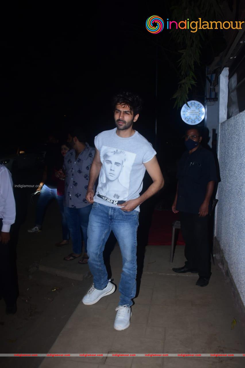 Kartik Aaryan Actor hd photo