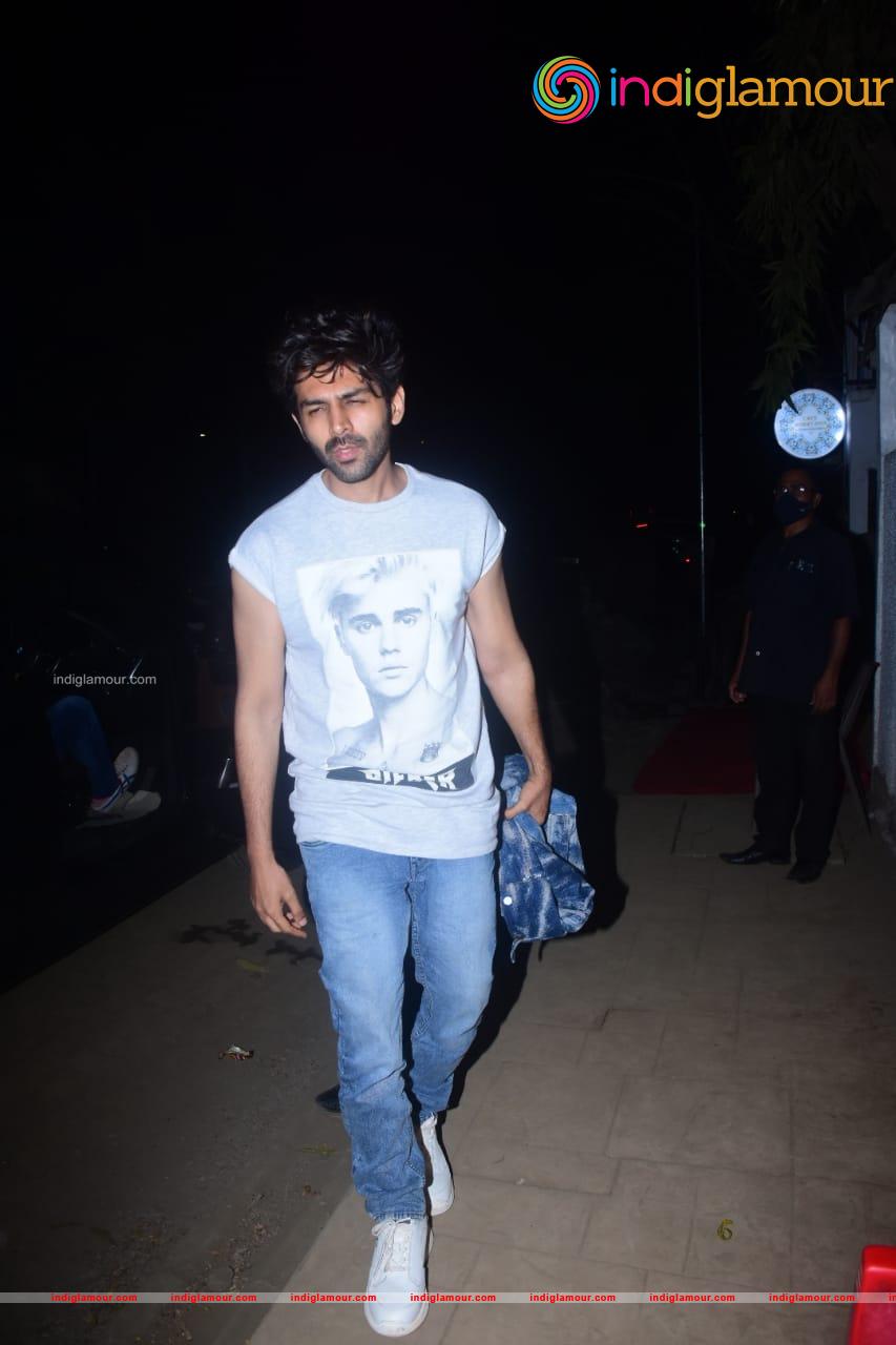 Kartik Aaryan Actor hd photo