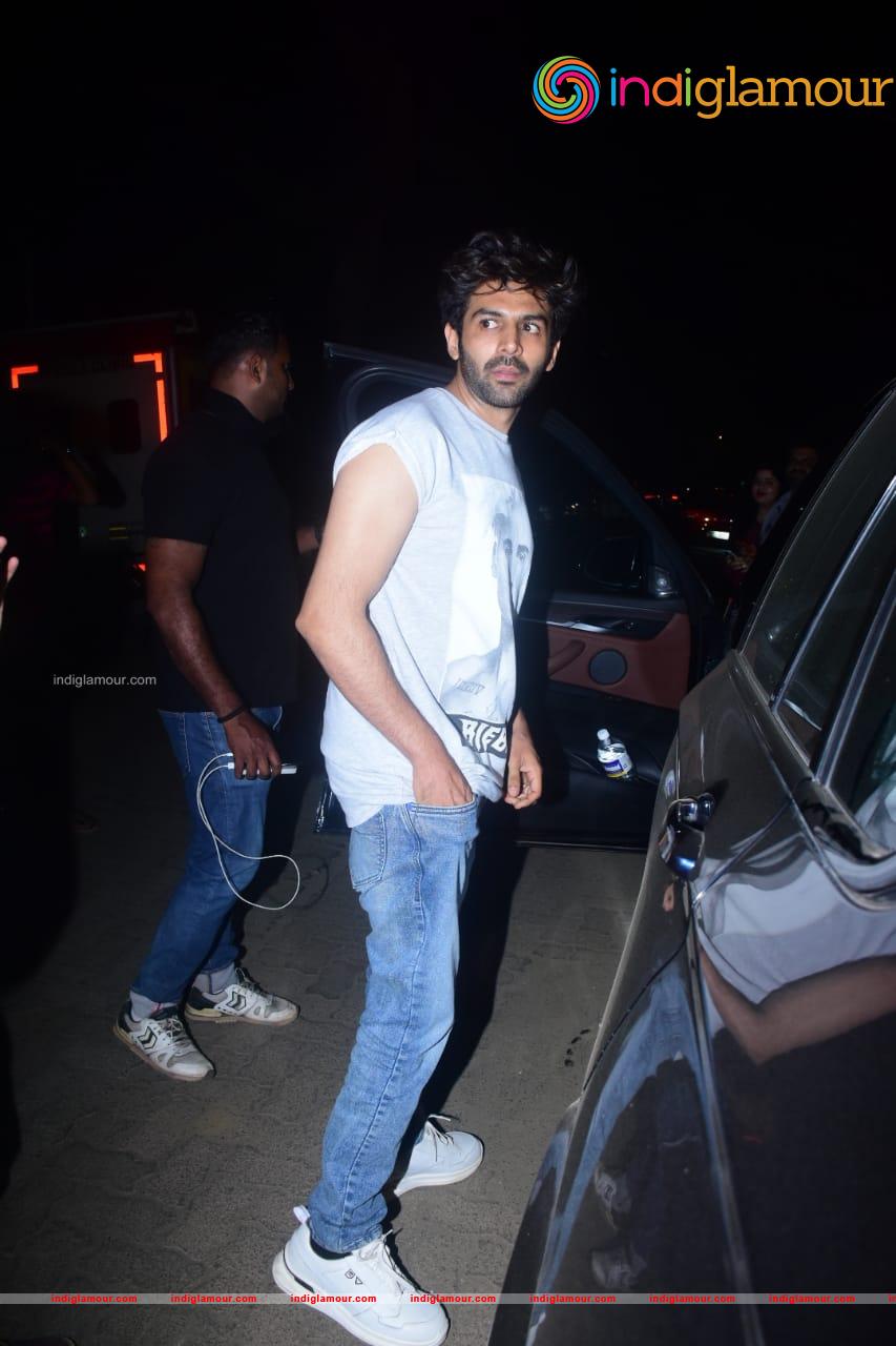 Kartik Aaryan Actor hd photo
