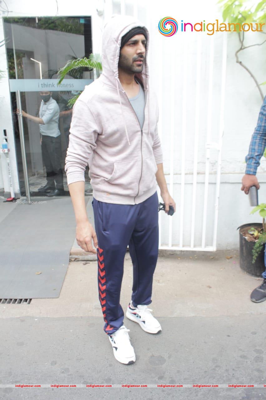 Kartik Aaryan Actor hd photo